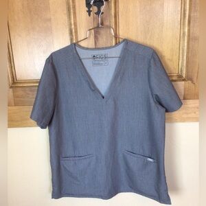 Women’s XL Figs charcoal scrub top